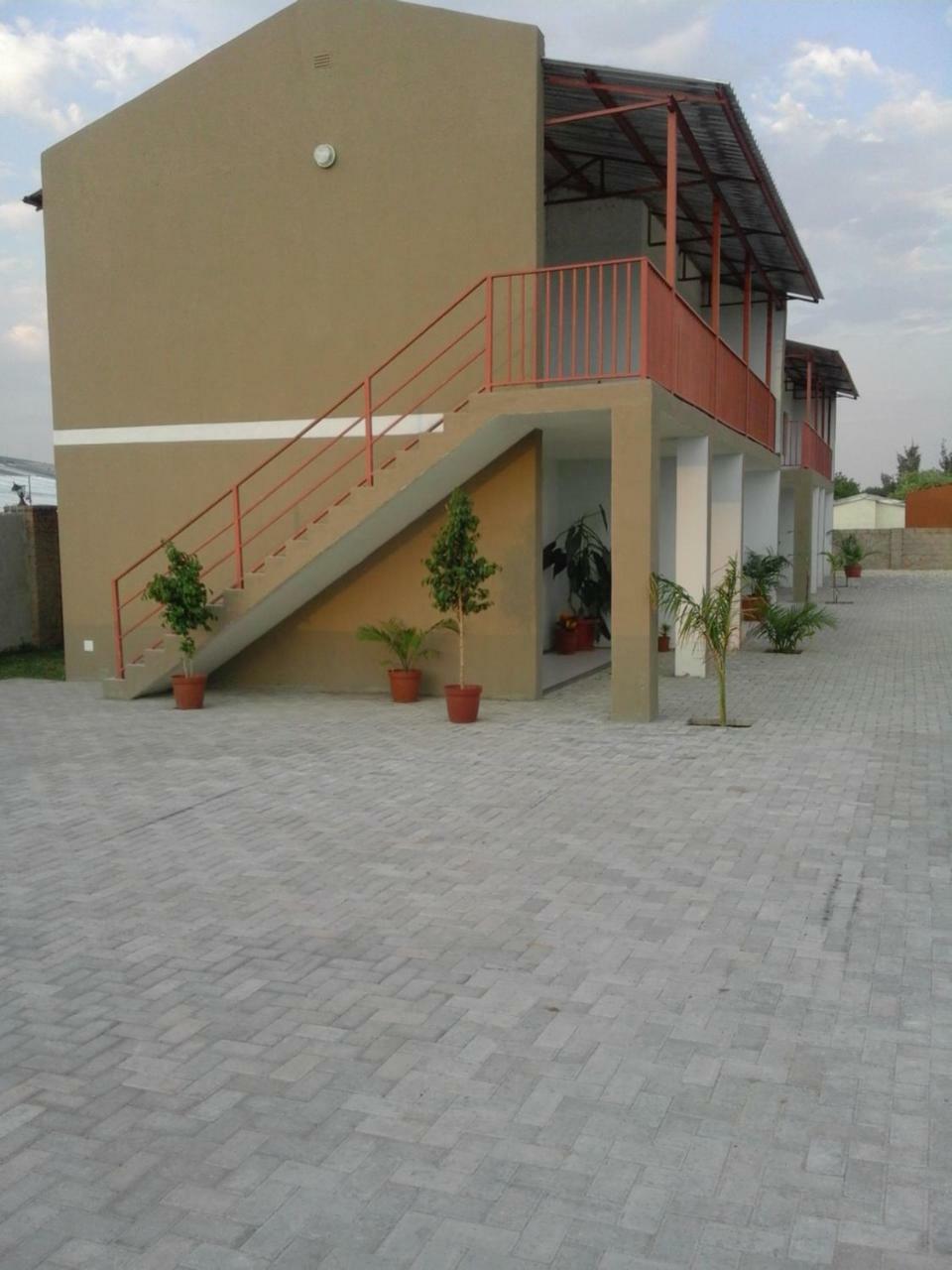 Millenium Guest House Rundu Zewnętrze zdjęcie